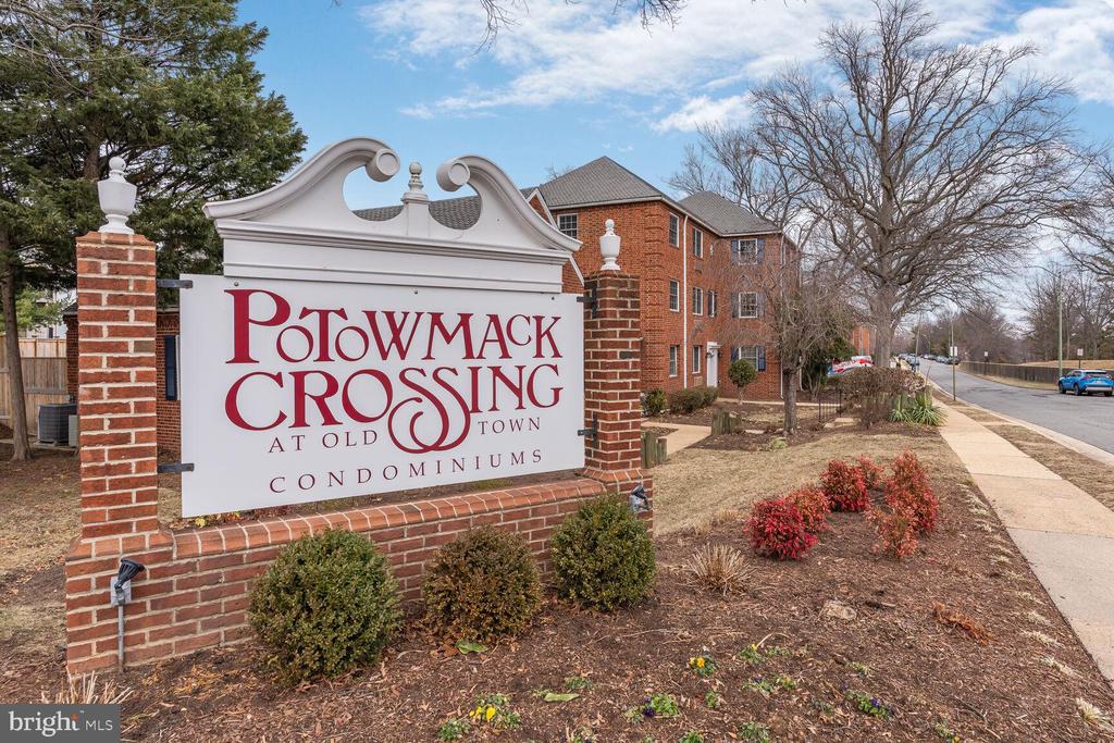 1710 W Abingdon Dr #301