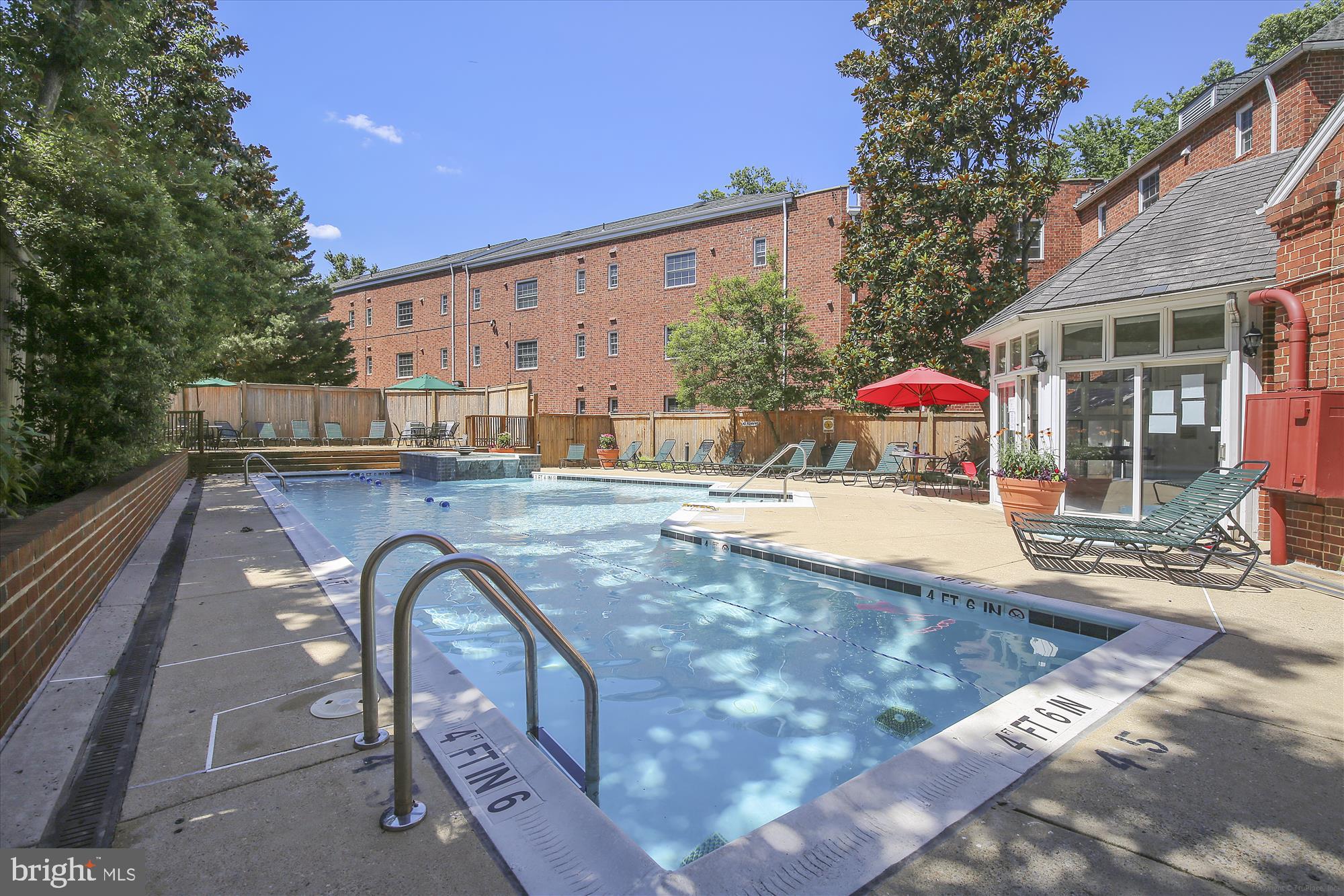 1710 W Abingdon Dr #301