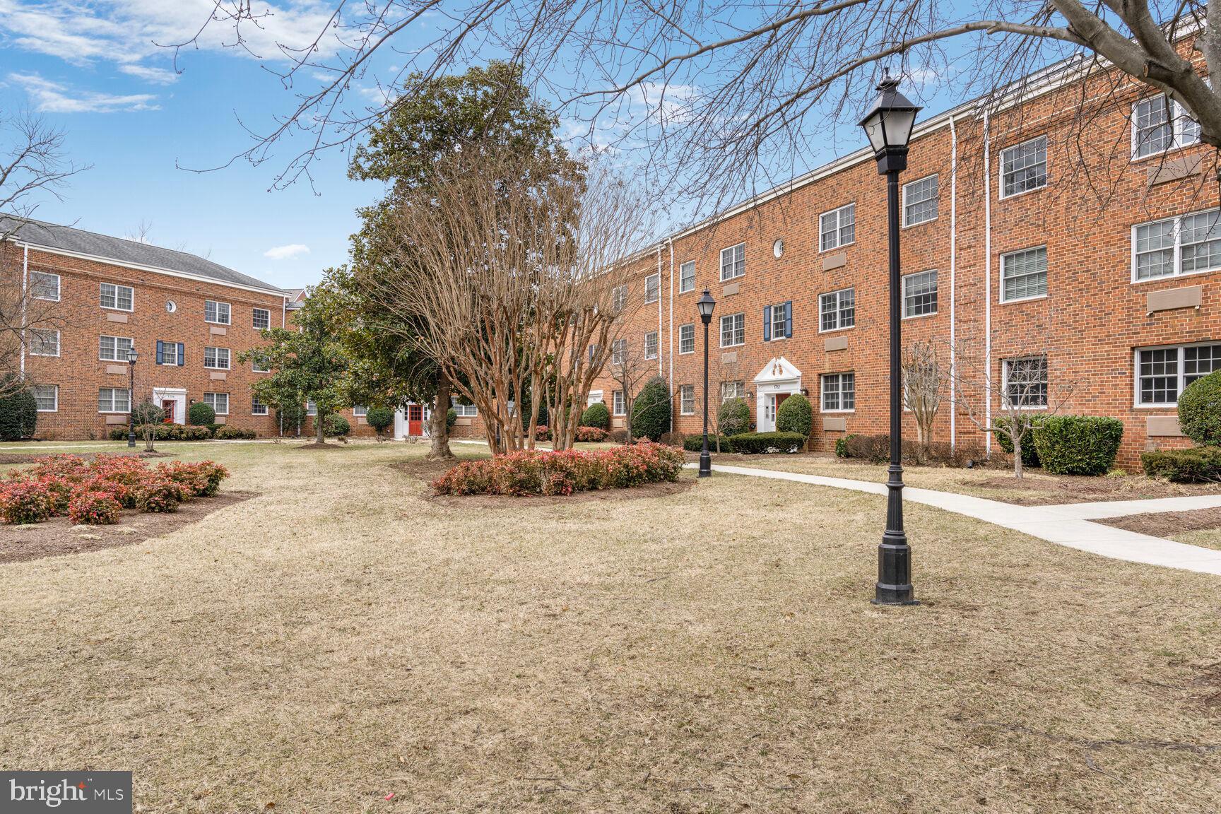 1710 W Abingdon Dr #301