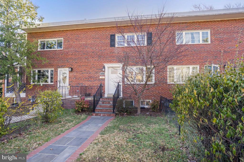 437 Earl St