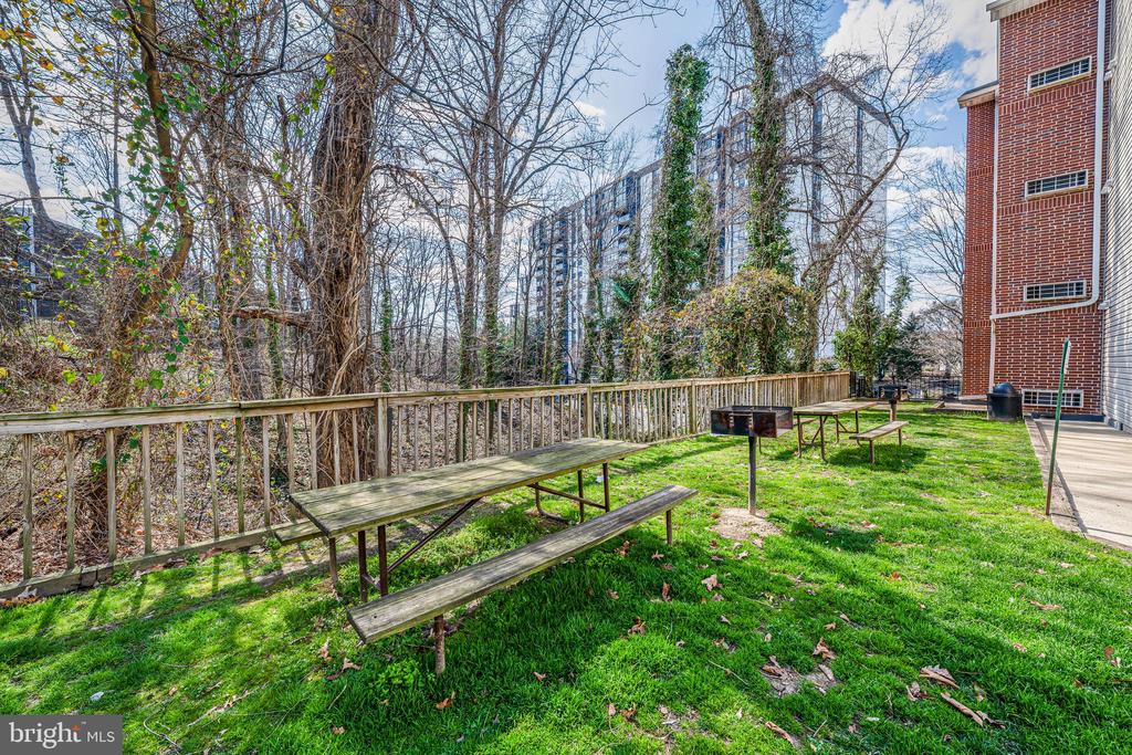 3306 Wyndham Cir #230
