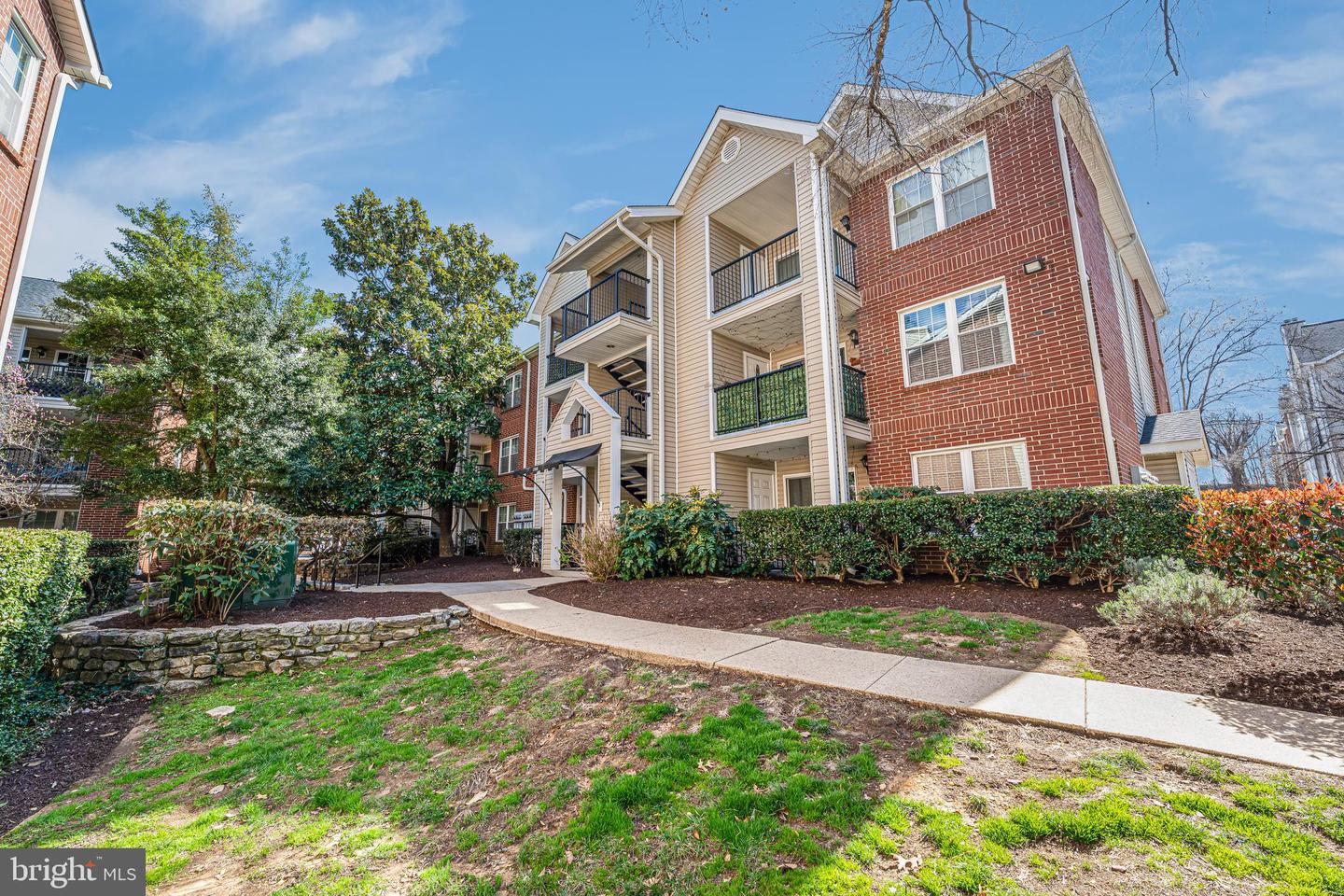 3306 Wyndham Cir #230