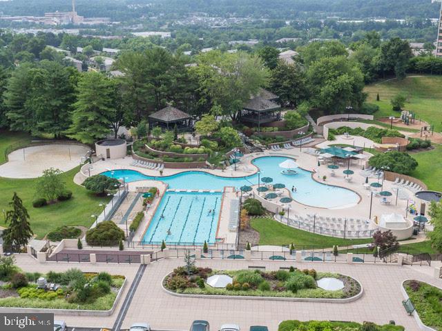 307 YOAKUM PKWY #1220