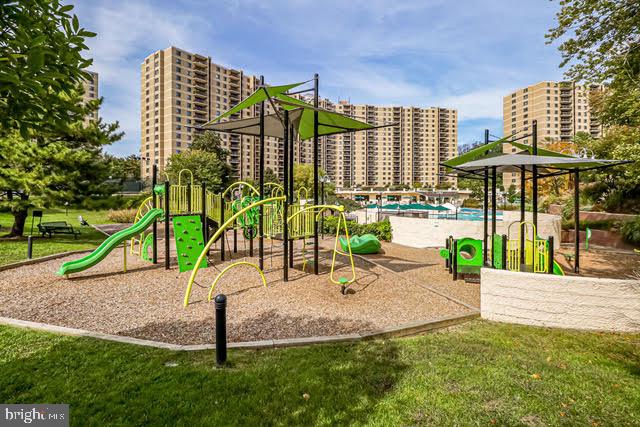 307 YOAKUM PKWY #1220