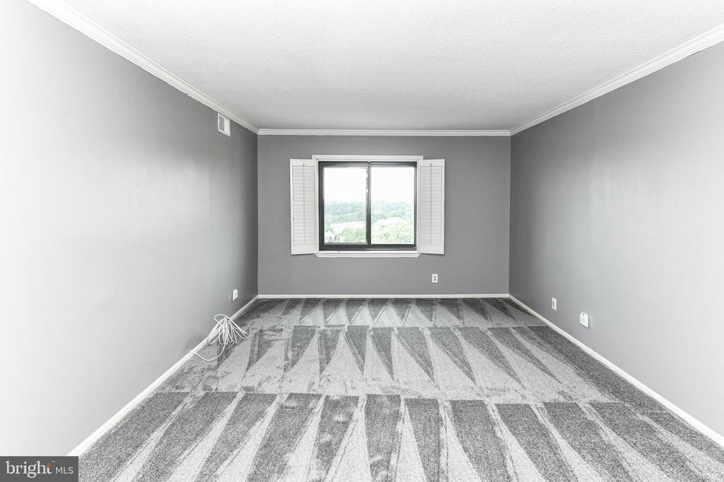307 YOAKUM PKWY #1220