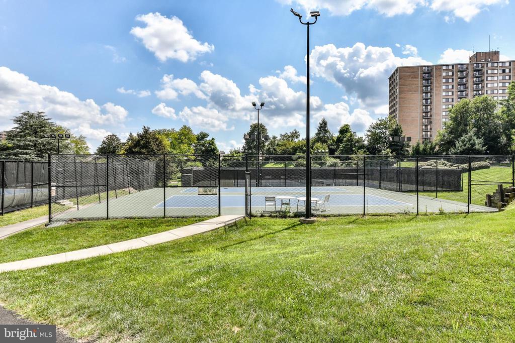 307 YOAKUM PKWY #1220