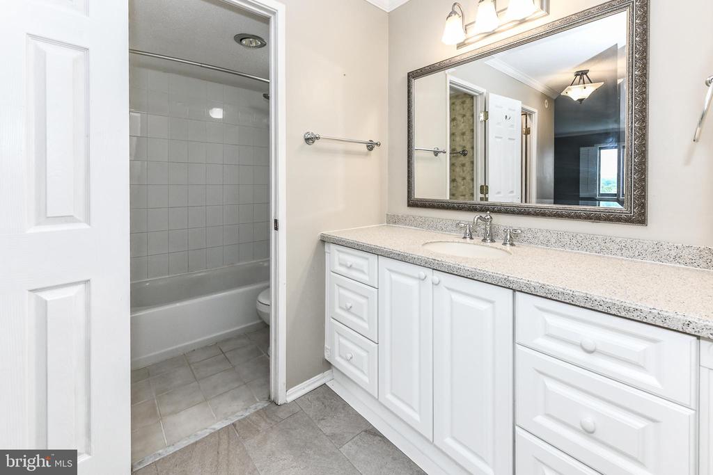 307 YOAKUM PKWY #1220