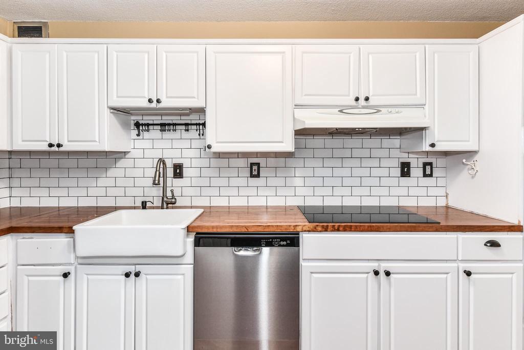307 YOAKUM PKWY #1220