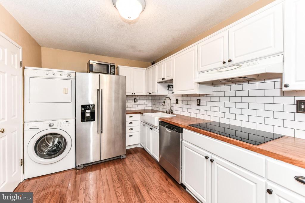 307 YOAKUM PKWY #1220