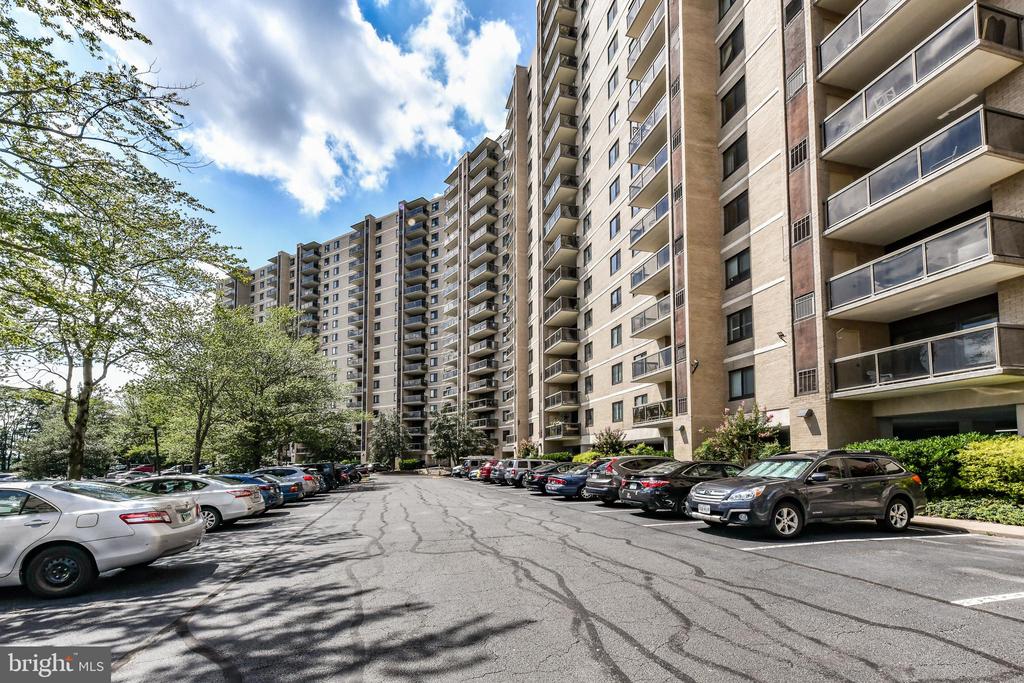 307 YOAKUM PKWY #1220