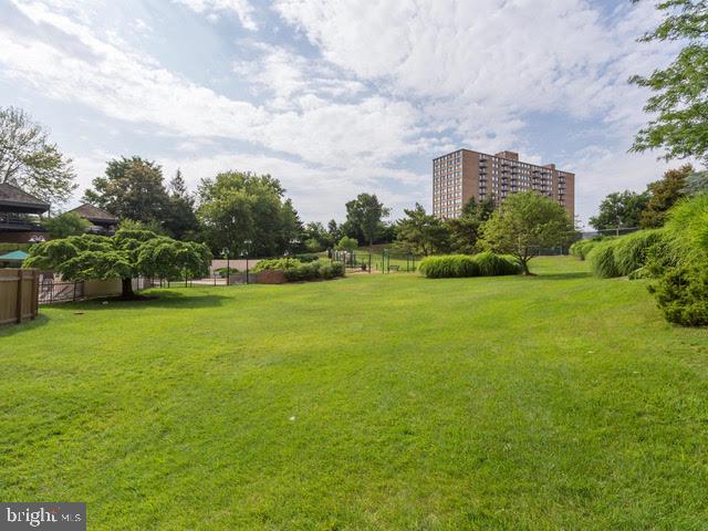 307 YOAKUM PKWY #1220