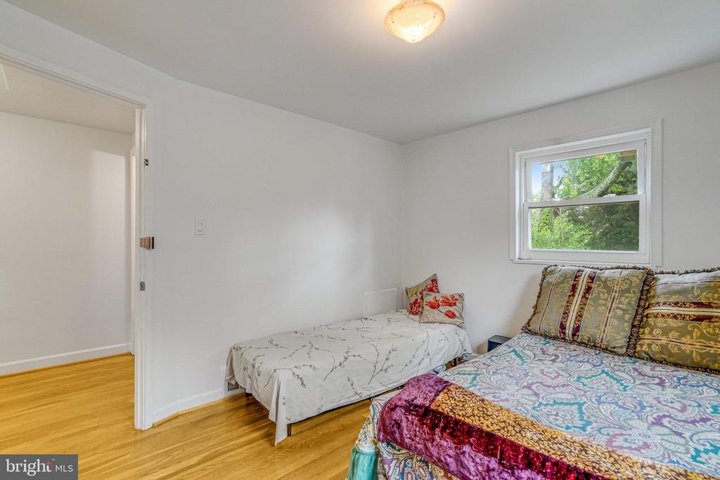 105 S Iris St