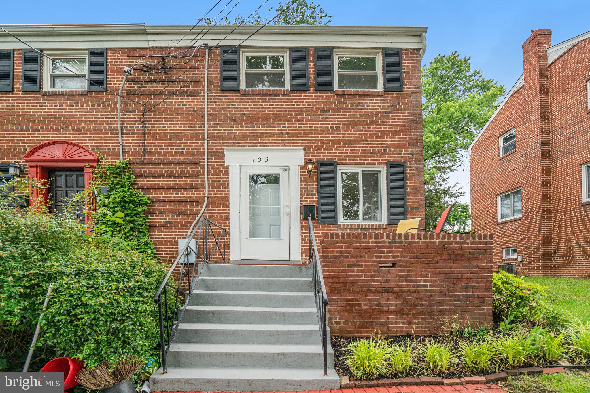 105 S Iris St