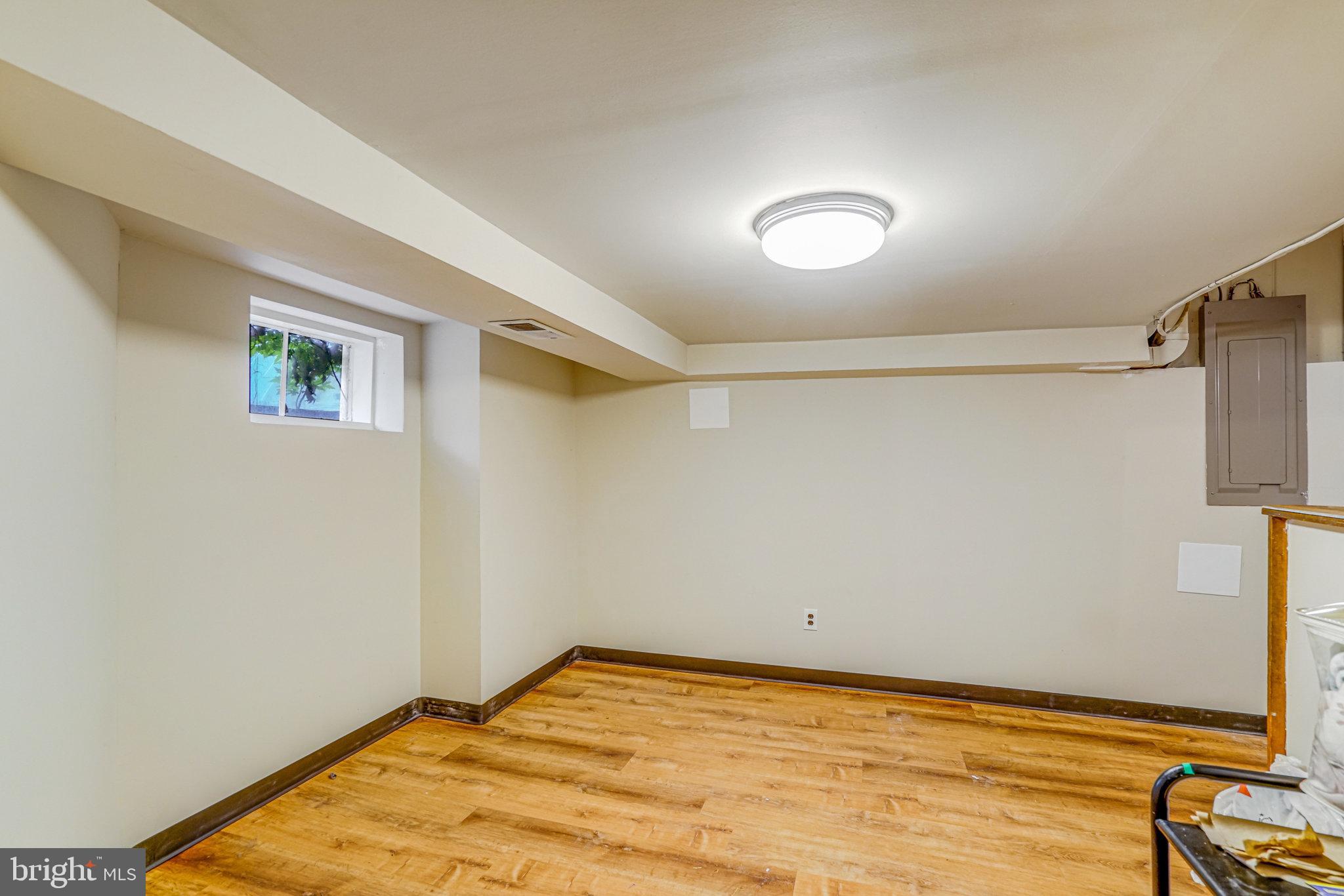 105 S Iris St