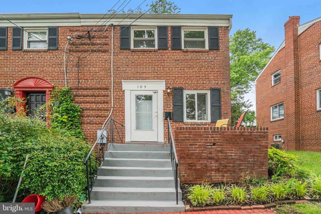 105 S Iris St