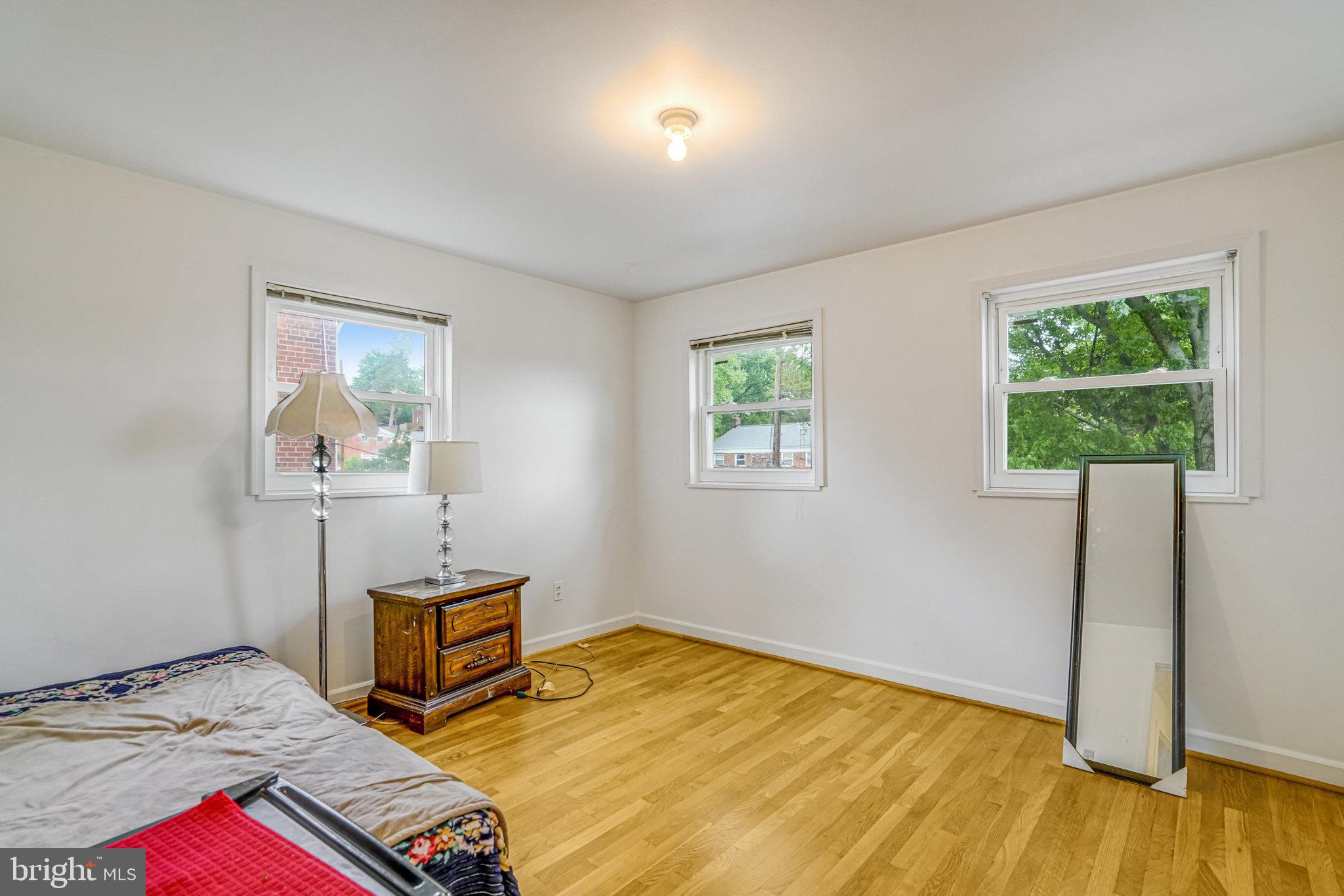 105 S Iris St