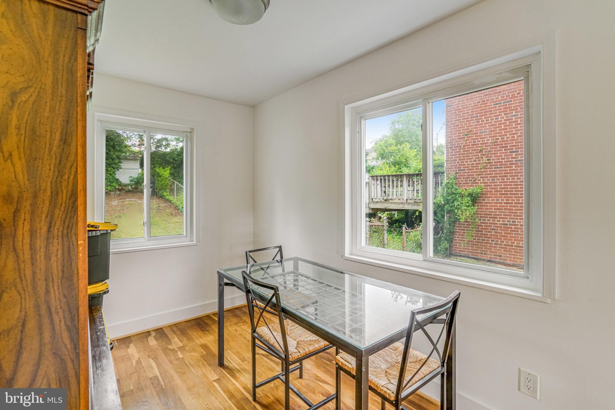 105 S Iris St