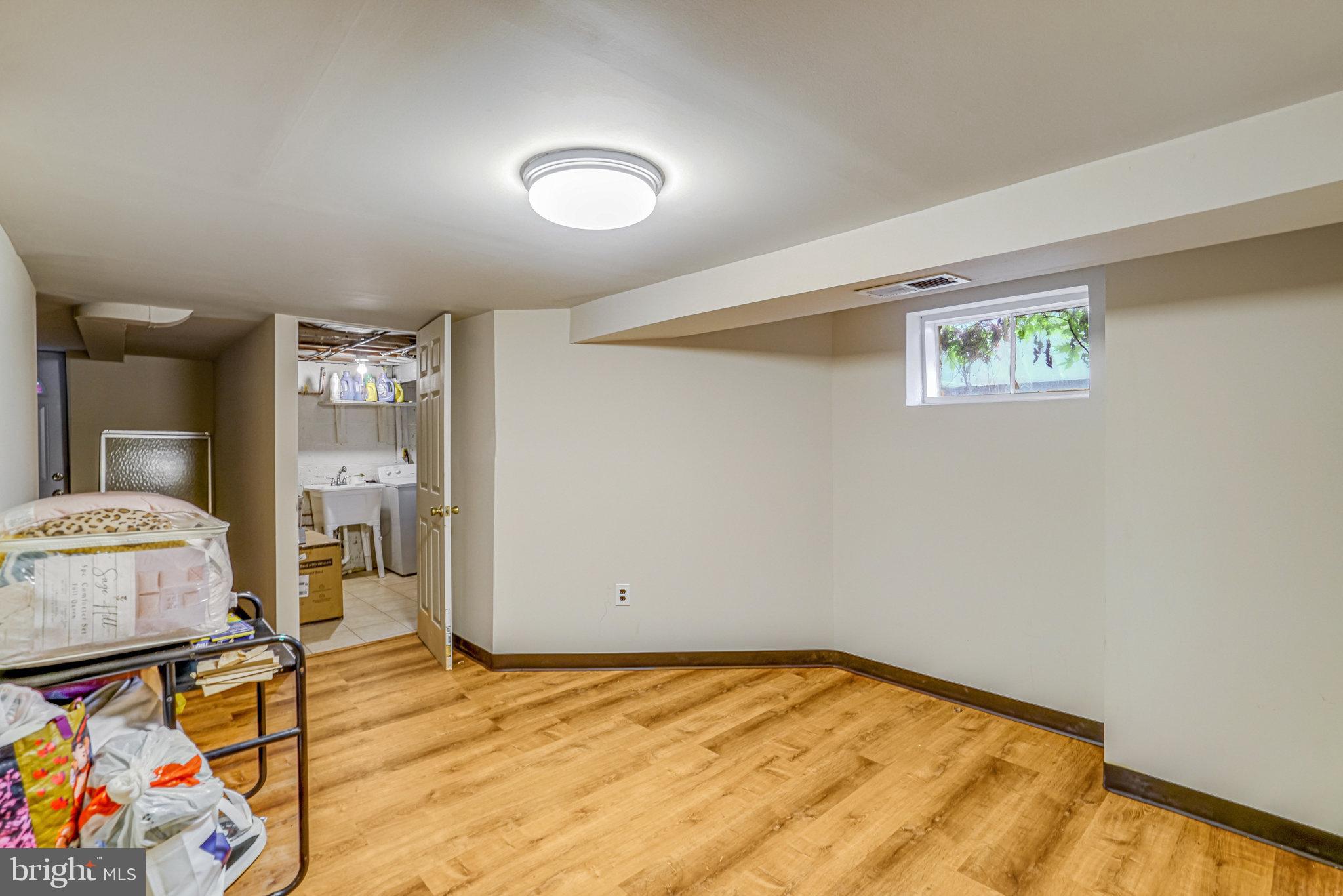 105 S Iris St
