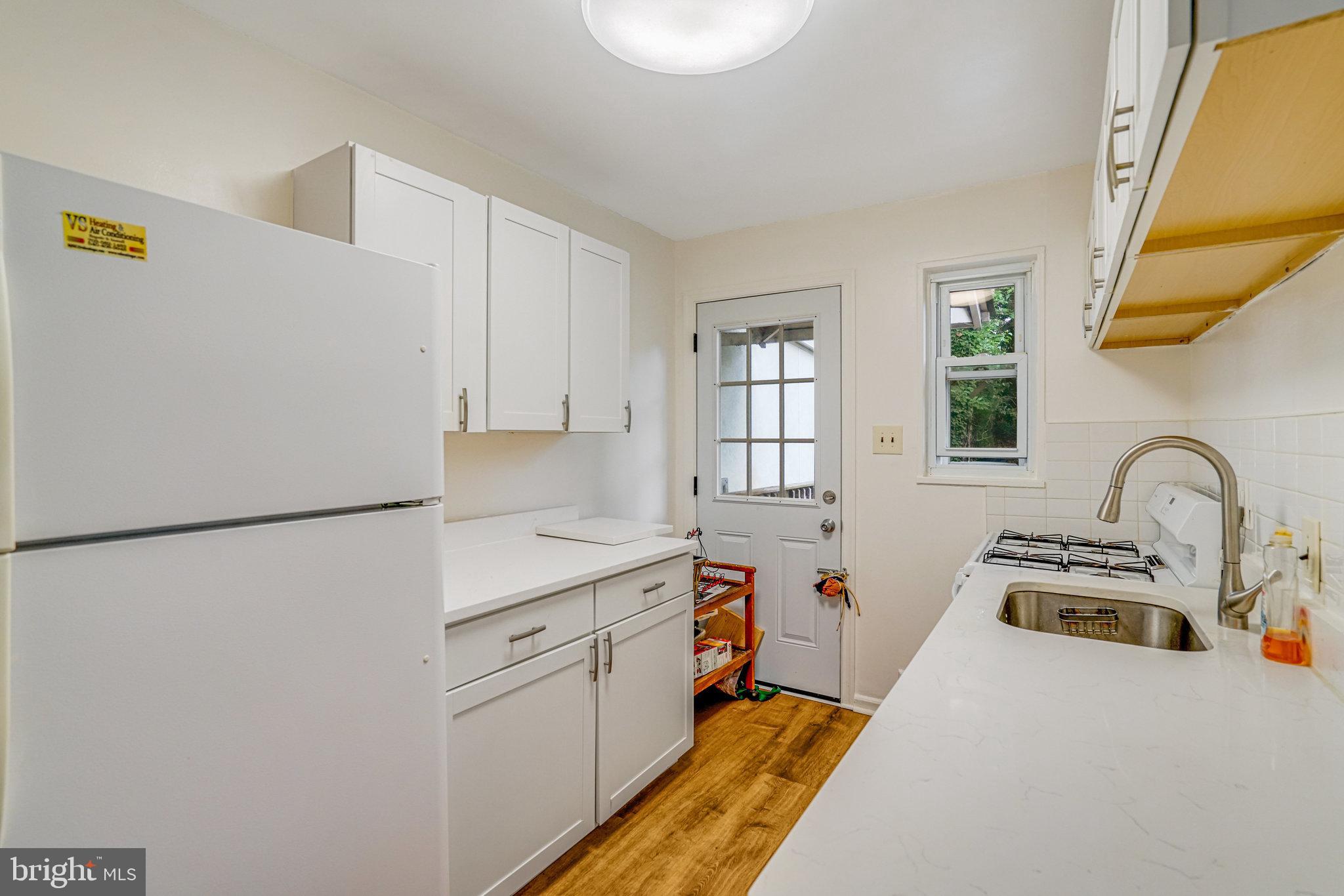 105 S Iris St