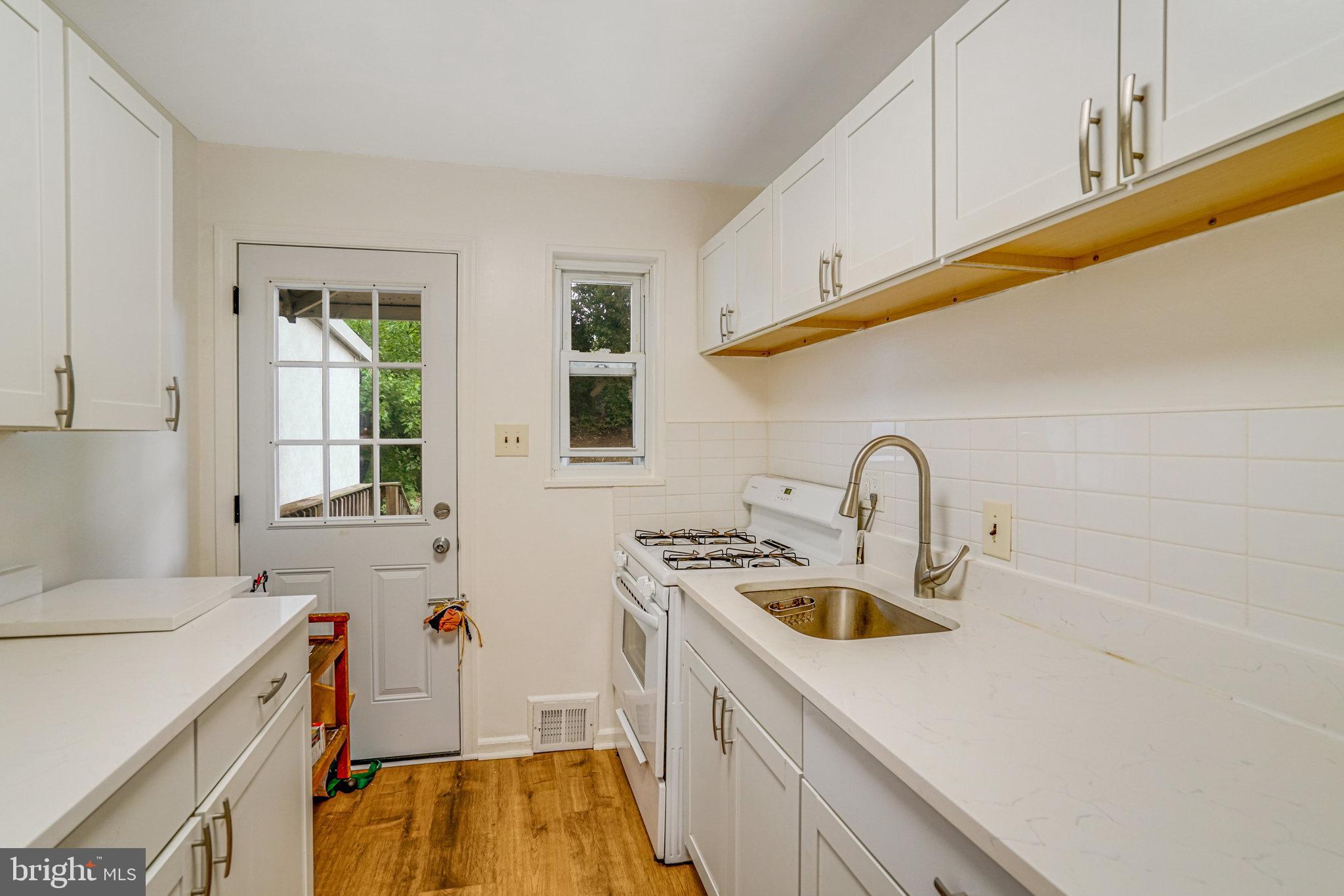 105 S Iris St