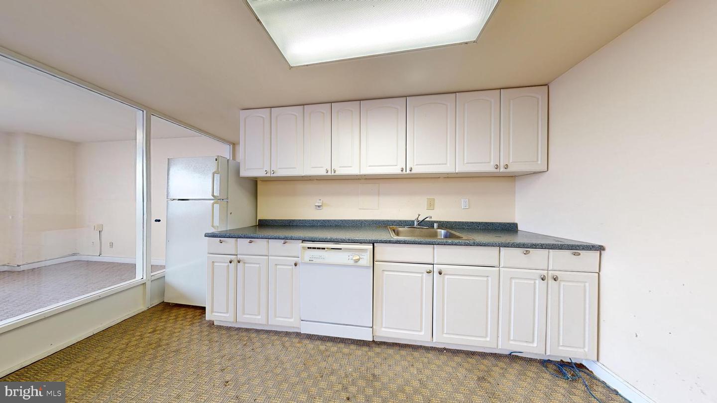 4600 Duke St #328