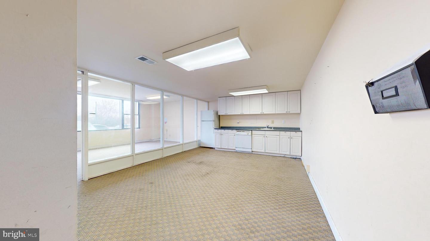 4600 Duke St #328