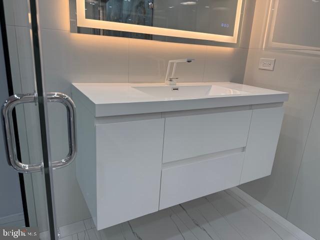 309 YOAKUM PKWY #905