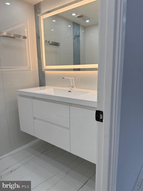 309 YOAKUM PKWY #905