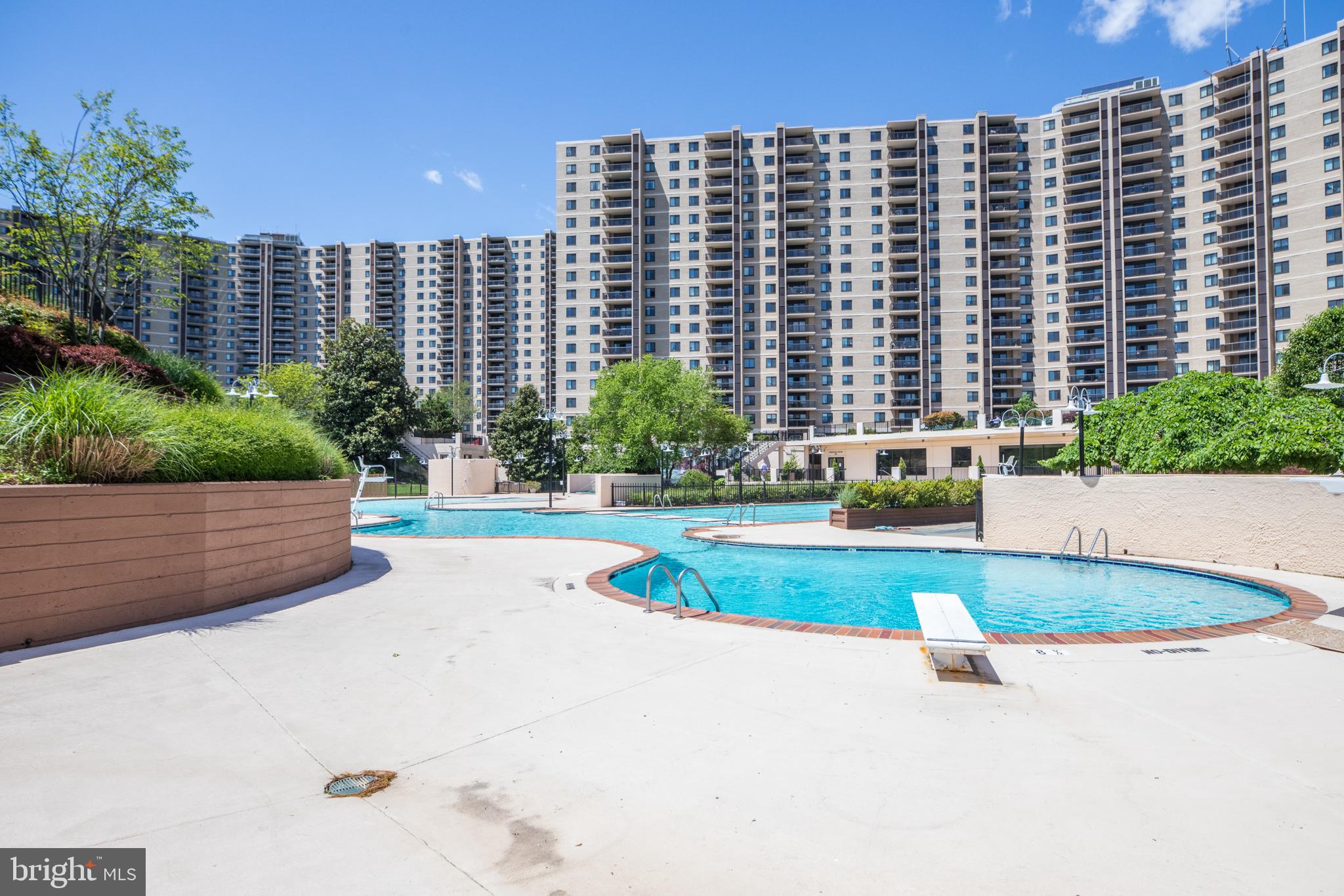 307 YOAKUM PKWY #519