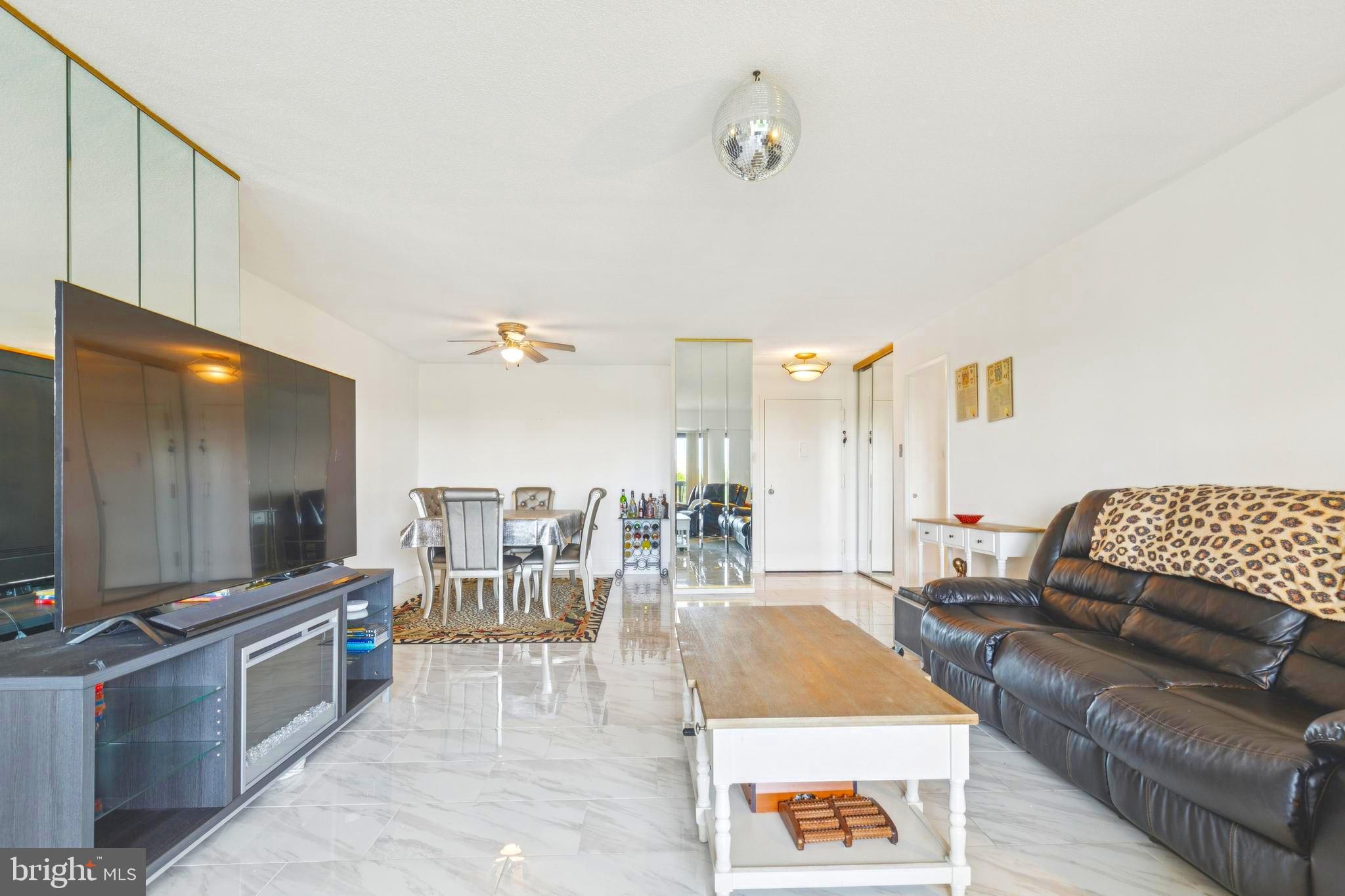 307 YOAKUM PKWY #519