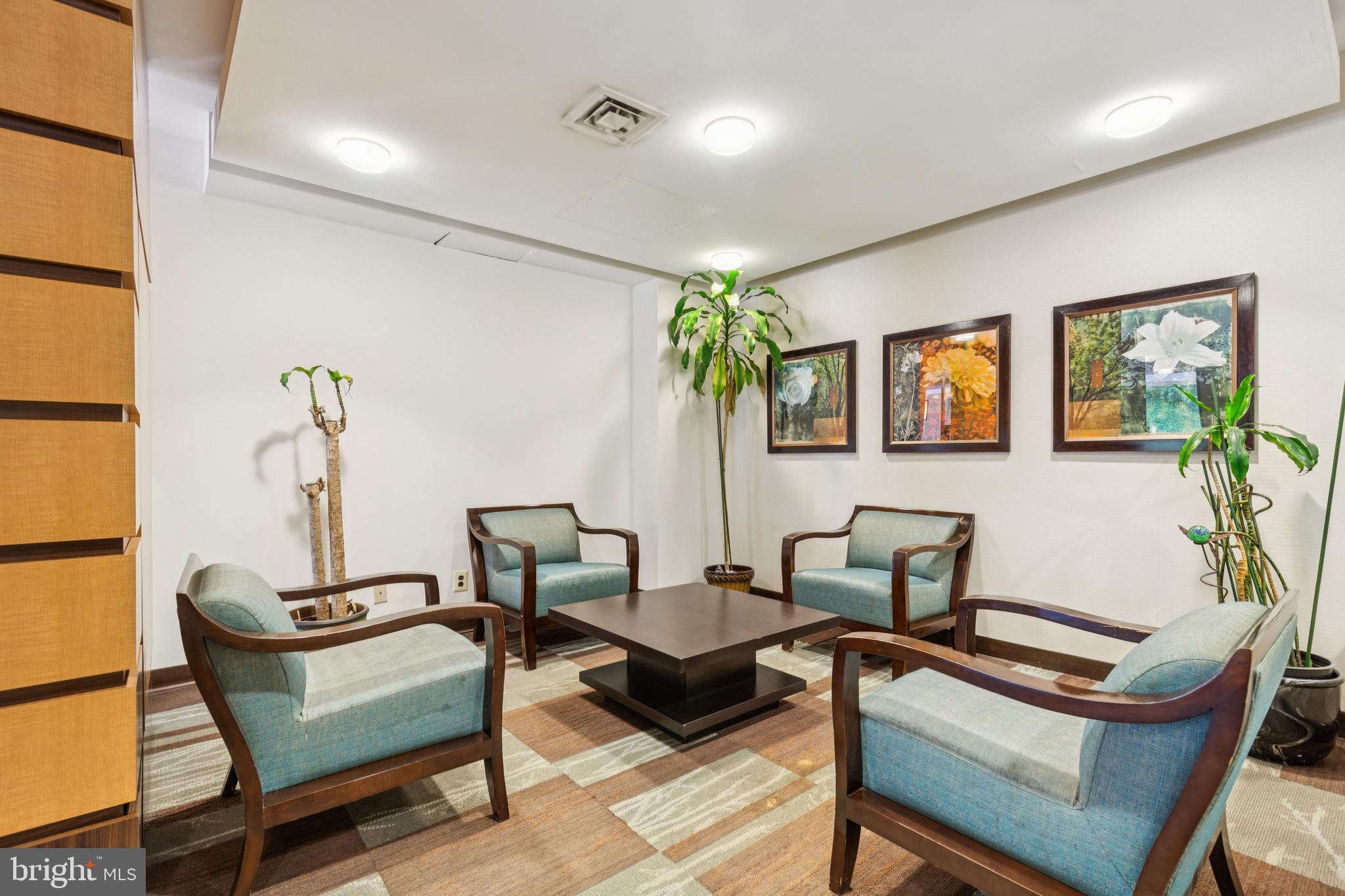 307 YOAKUM PKWY #519