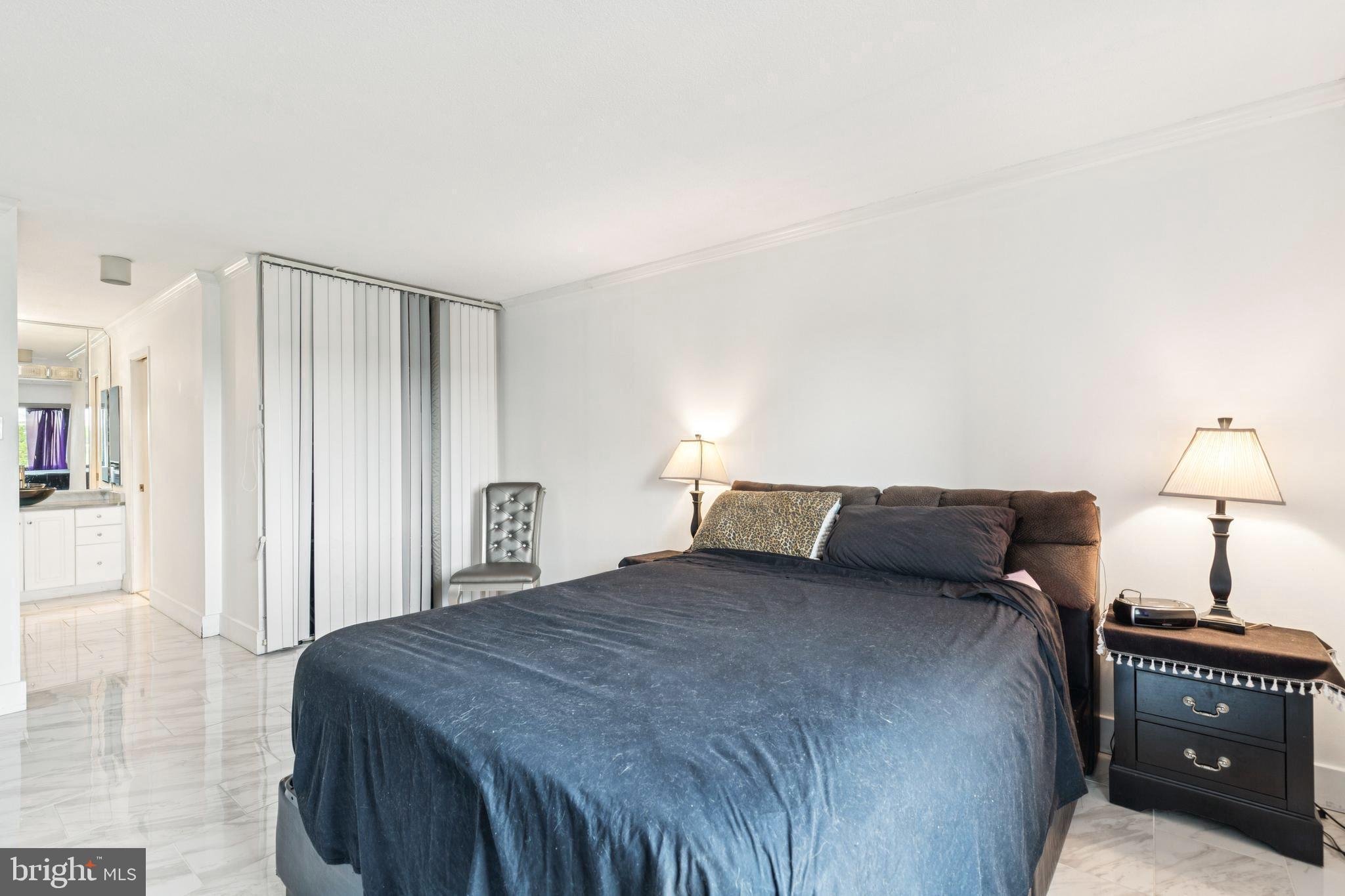 307 YOAKUM PKWY #519