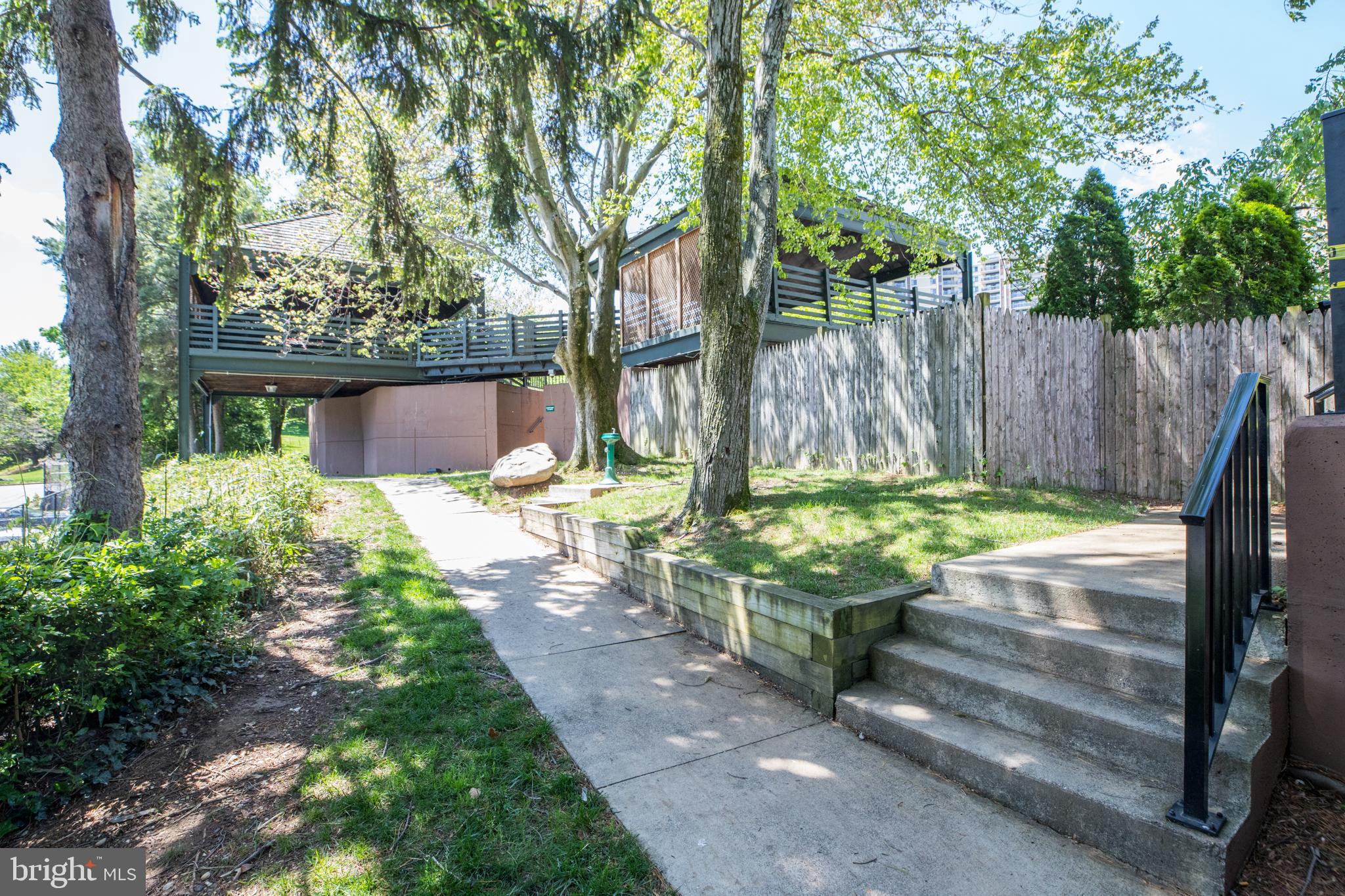 307 YOAKUM PKWY #519