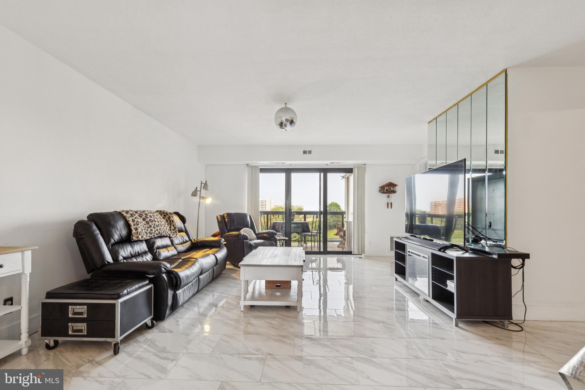 307 YOAKUM PKWY #519