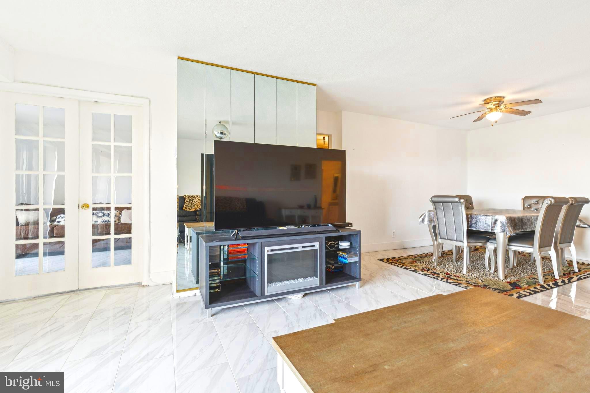 307 YOAKUM PKWY #519
