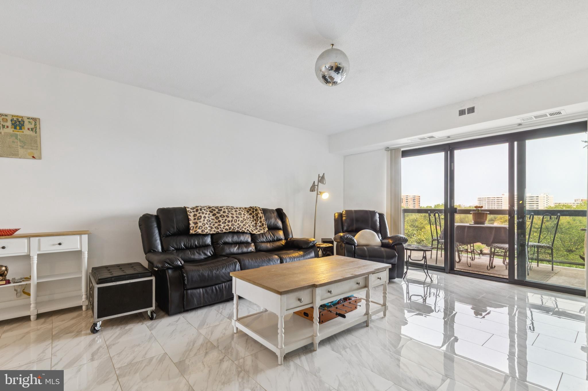 307 YOAKUM PKWY #519