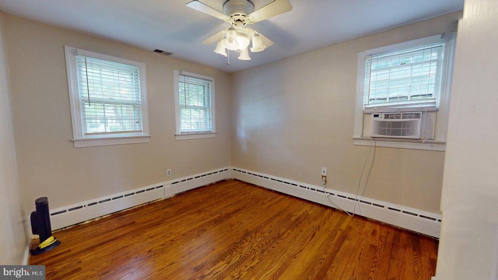 15 E CUSTIS AVE