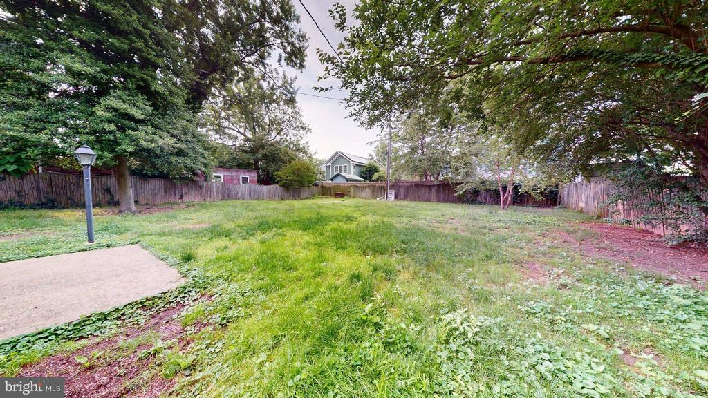 15 E CUSTIS AVE