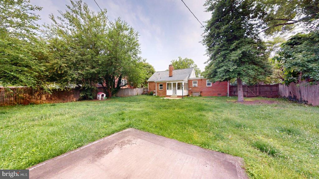 15 E CUSTIS AVE