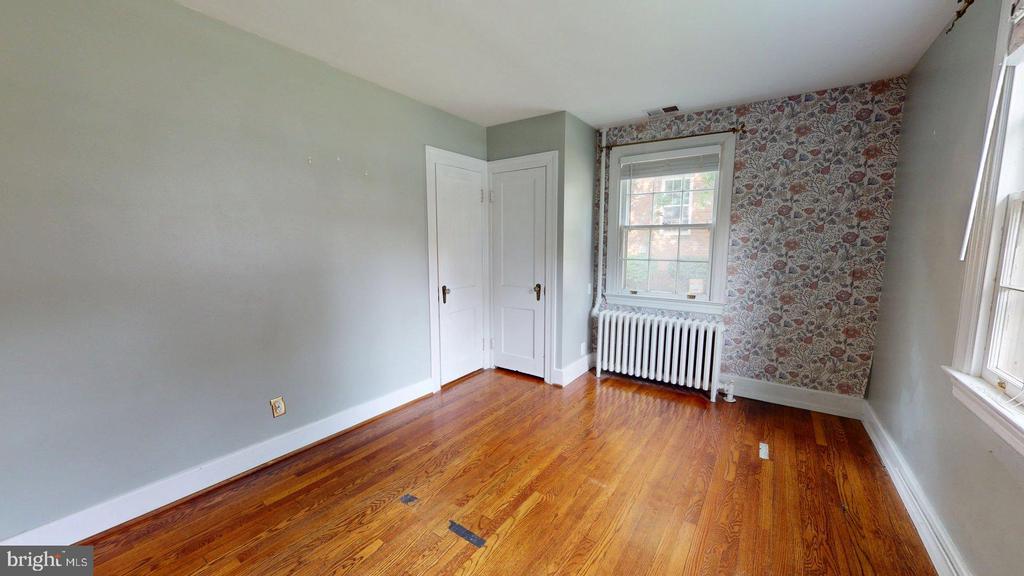 15 E CUSTIS AVE