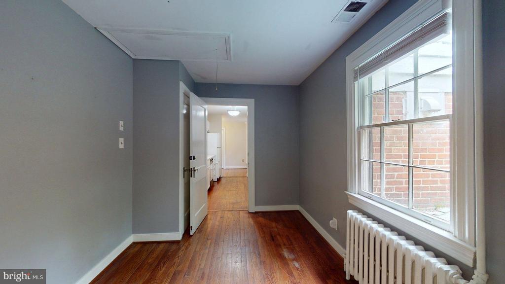 15 E CUSTIS AVE