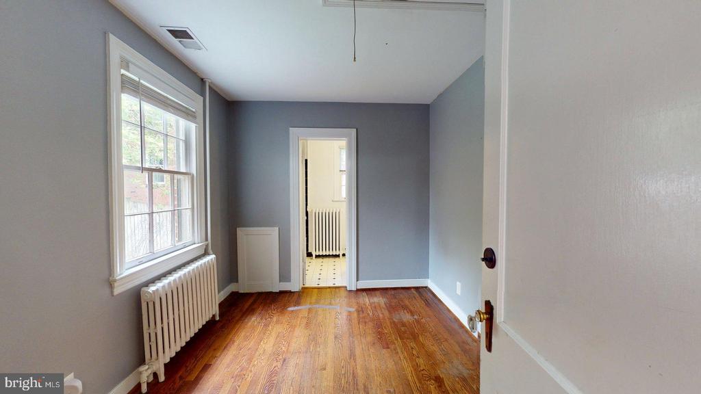 15 E CUSTIS AVE