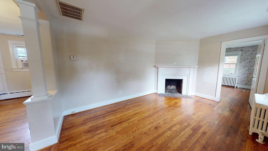 15 E CUSTIS AVE