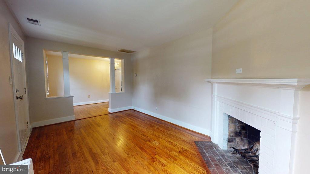 15 E CUSTIS AVE