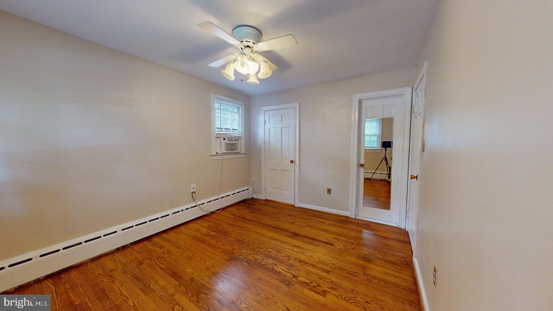 15 E CUSTIS AVE