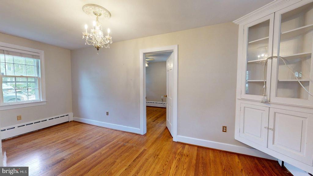 15 E CUSTIS AVE