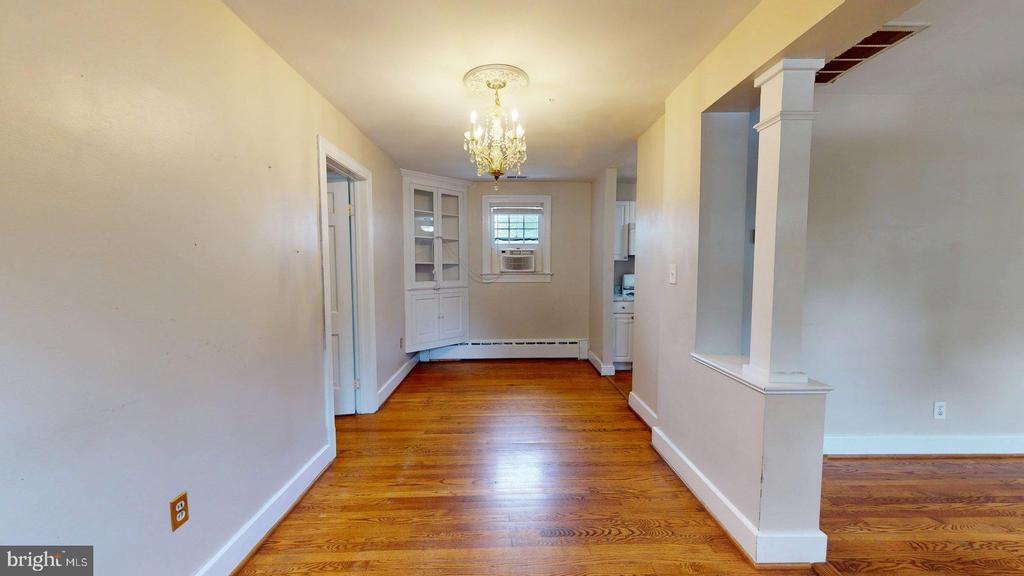 15 E CUSTIS AVE
