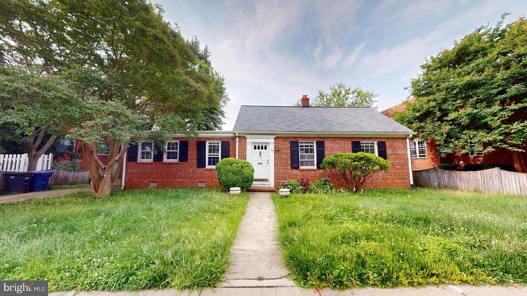 15 E CUSTIS AVE