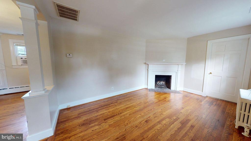 15 E CUSTIS AVE