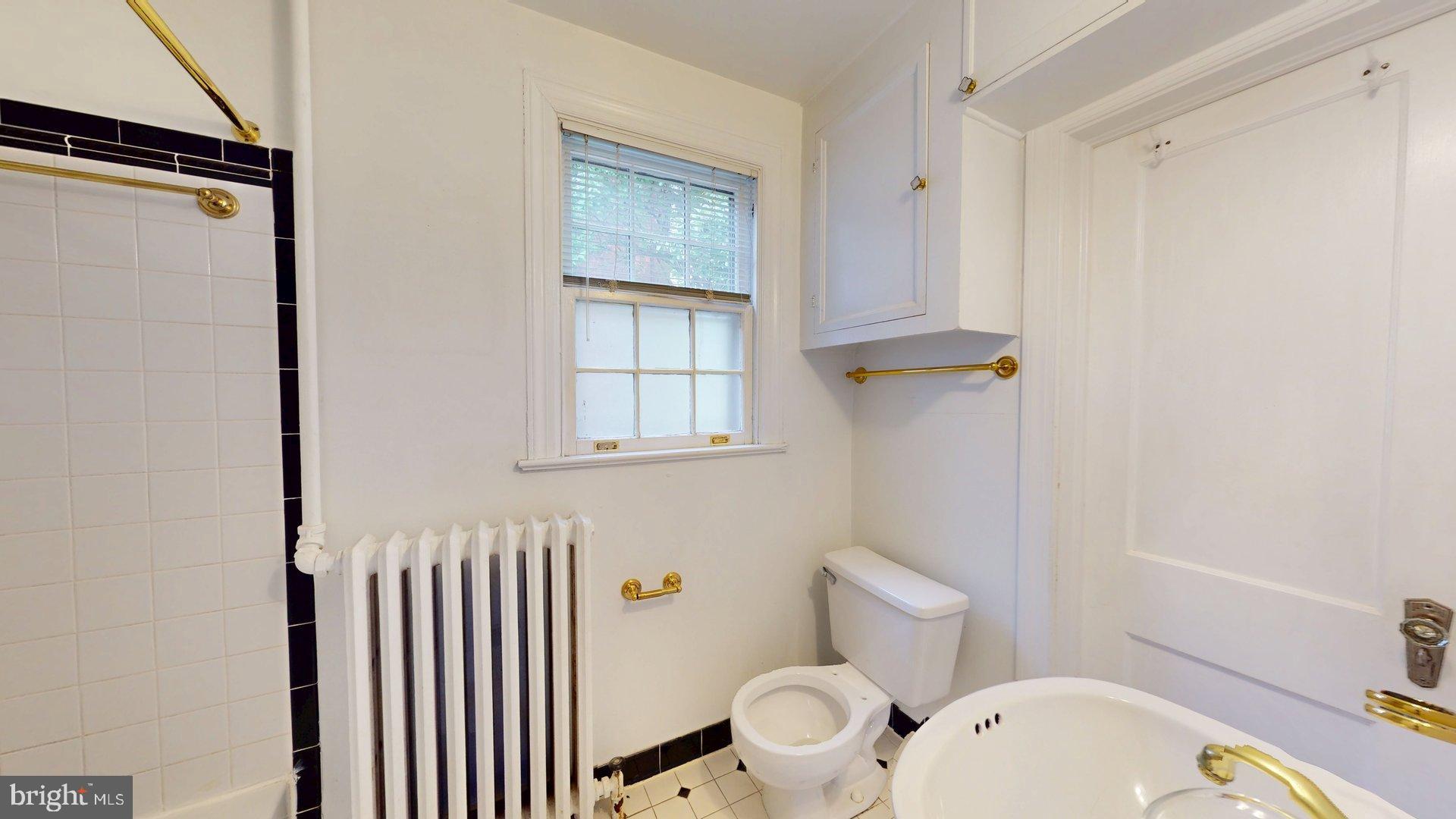15 E CUSTIS AVE